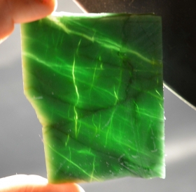 Нефрит зеленый 650 карат